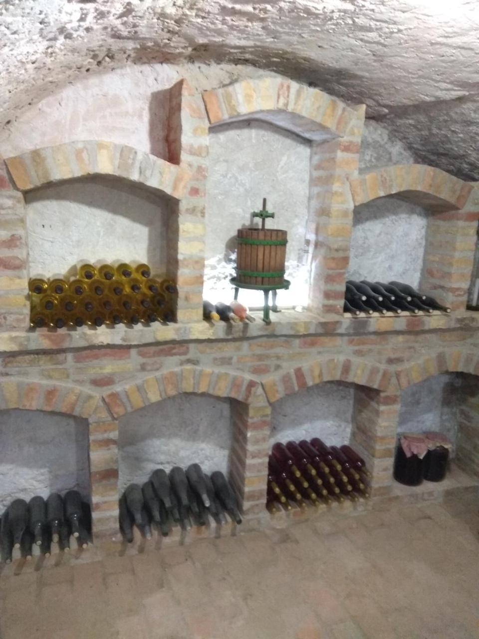 فندق Egkoris Vendeghaz Bakonyszucs المظهر الخارجي الصورة